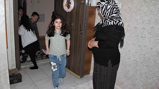 Elazığ'da öğrencilerden şehit annesini duygulandıran ziyaret