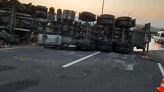 Elazığ'da oksijen yüklü tanker yan yattı: 1 yaralı