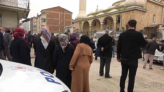Elazığ'da öldürülen anne ve kızı son yolculuklarına uğurlandı