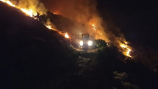 Elazığ'da orman yangınına müdahale sürüyor