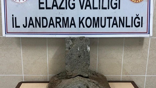 Elazığ'da Osmanlı dönemine ait sanduka kapağı ele geçirildi