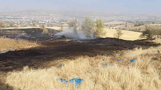 Elazığ'da ot yangını paniğe neden oldu