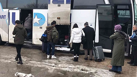 Elazığ'da otobüs seferlerinin açılmasıyla vatandaşlar otogara akın etti