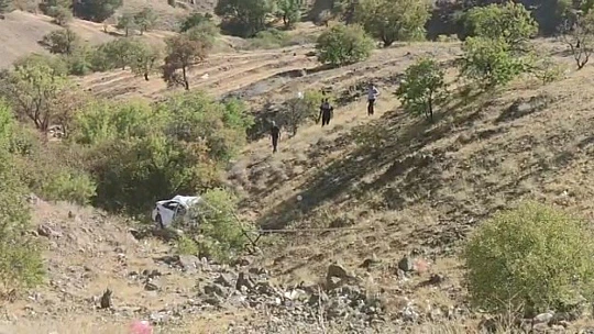 Elazığ'da otomobil 150 metreden aşağı yuvarlandı: 2 yaralı