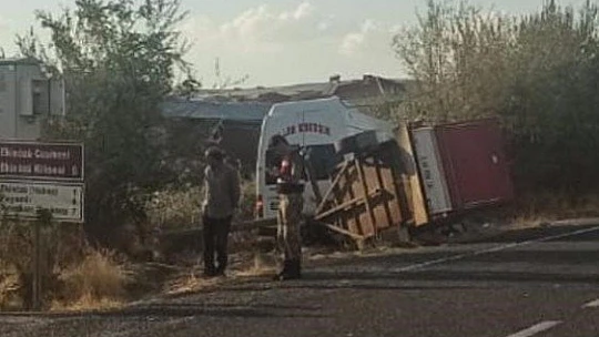 Elazığ'da otomobil ile minibüs çarpıştı: 2 yaralı