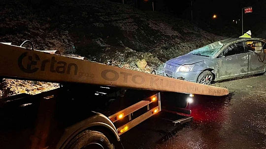 Elazığ'da otomobil şarampole uçtu: 1 ölü, 3 yaralı