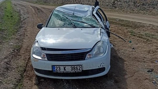 Elazığ'da otomobil takla attı: 2 yaralı