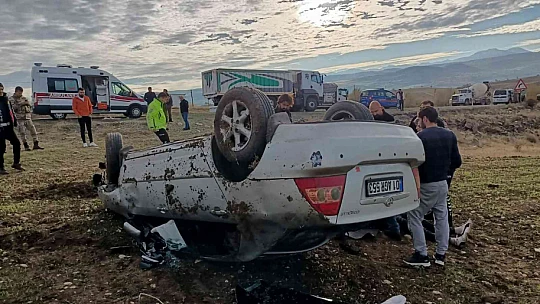 Elazığ'da otomobil takla attı: 2 yaralı