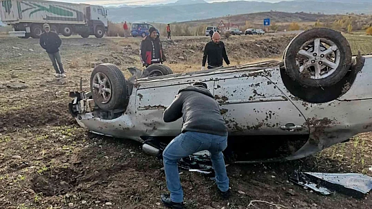 Elazığ'da otomobil takla attı: 2 yaralı