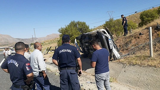Elazığ'da otomobil yan yattı: 1 yaralı