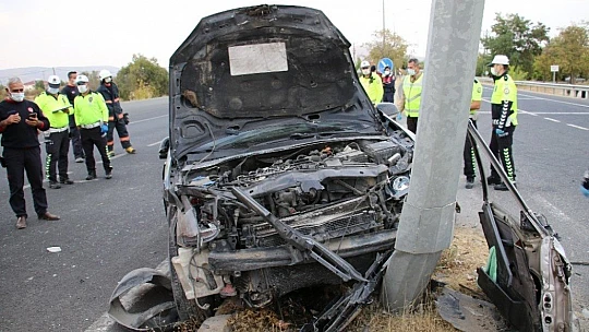 Elazığ'da otomobiller çarpıştı: 1 ölü, 2 yaralı