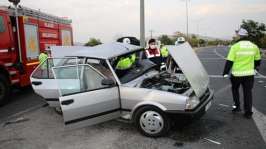 Elazığ'da otomobiller çarpıştı: 1 ölü, 2 yaralı