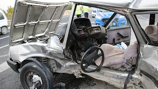 Elazığ'da otomobiller çarpıştı: 1 ölü, 2 yaralı