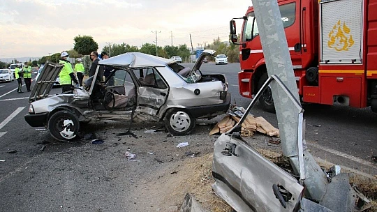 Elazığ'da otomobiller çarpıştı: 1 ölü, 2 yaralı