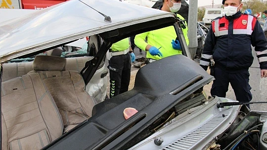 Elazığ'da otomobiller çarpıştı: 1 ölü, 2 yaralı