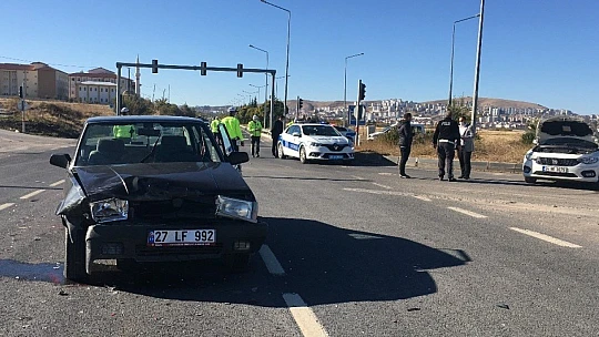 Elazığ'da otomobiller çarpıştı:1 yaralı
