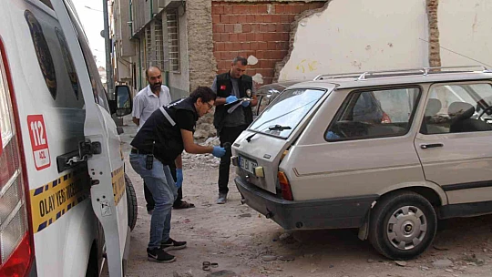 Elazığ'da park halindeki otomobilden inşaat malzemesi çalındı