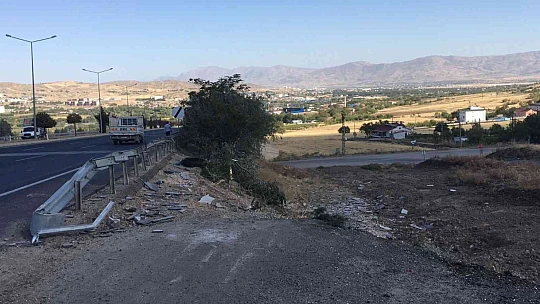 Elazığ'da pikap şarampole yuvarlandı: 5 yaralı