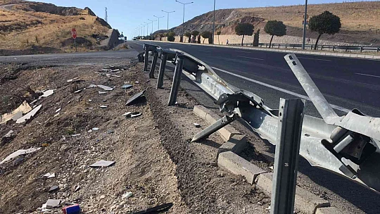 Elazığ'da pikap şarampole yuvarlandı: 5 yaralı