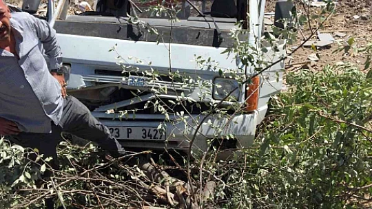 Elazığ'da pikap şarampole yuvarlandı: 5 yaralı