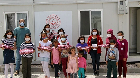 Elazığ'da resim, şiir ve kompozisyon yarışmasında dereceye girenlere ödülleri verildi