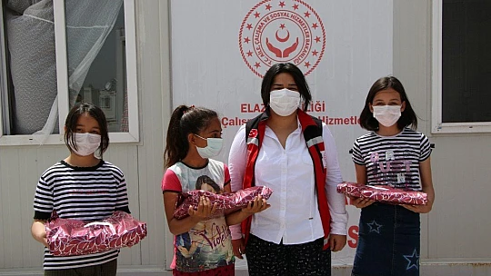 Elazığ'da resim, şiir ve kompozisyon yarışmasında dereceye girenlere ödülleri verildi