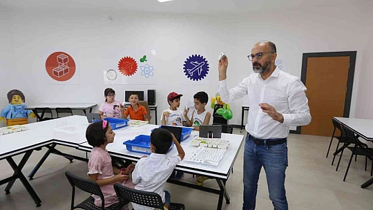 Elazığ'da robotik kodlama eğitimine çocuklardan yoğun ilgi