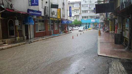 Elazığ'da sağanak yağış etkisini yeniden gösterdi