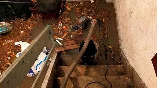 Elazığ'da sağanak yağış sonrası iş yerlerini su bastı