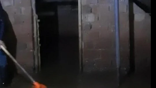 Elazığ'da sağanak yağış sonrası ahırları su bastı