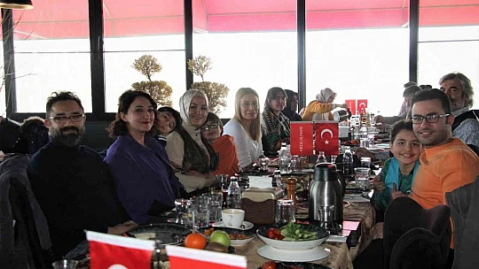Elazığ'da sağlıkçılar 14 Mart Tıp Bayramı'nda bir araya geldi