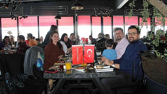 Elazığ'da sağlıkçılar 14 Mart Tıp Bayramı'nda bir araya geldi