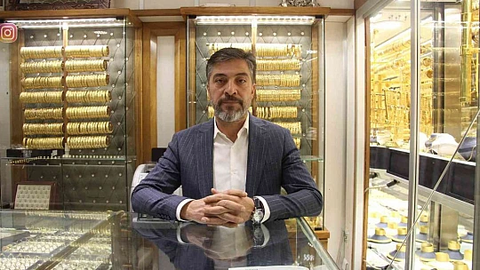 Elazığ'da sahte altın ile kuyumcunun dolandırılma anı kameralara yansıdı