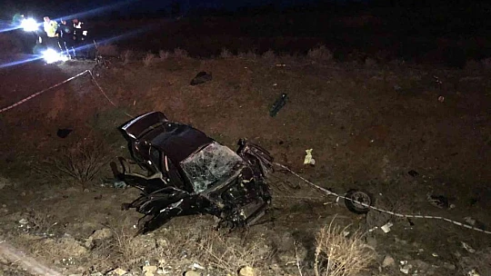 Elazığ'da şarampole uçan otomobil hurdaya döndü: 1 ölü, 3 yaralı