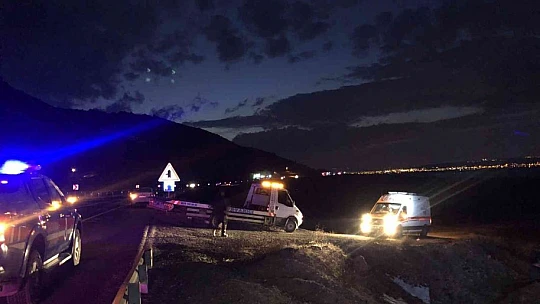 Elazığ'da şarampole uçan otomobil hurdaya döndü: 1 ölü, 3 yaralı