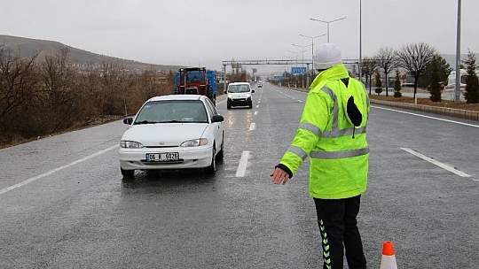 Elazığ'da şehirler arası yollarda kış lastiği denetimi