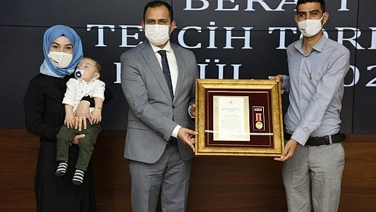 Elazığ'da şehit aileleri ve gazilere Devlet Övünç Madalyası ve Beratı verildi