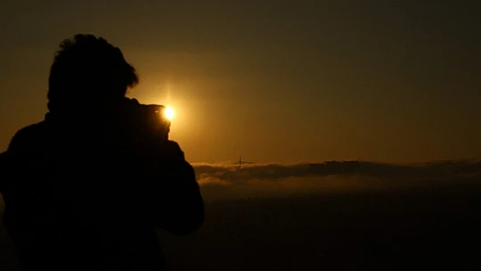 Elazığ'da sis yüksek yapıları içine aldı, görsel şölen oluşturdu