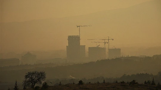 Elazığ'da sis yüksek yapıları içine aldı, görsel şölen oluşturdu