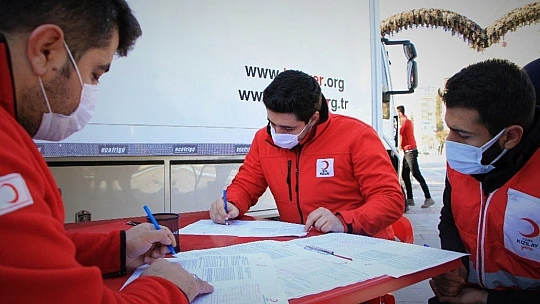 Sokağa çıkma kısıtlamasında 80 gönüllü kan verdi