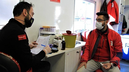 Sokağa çıkma kısıtlamasında 80 gönüllü kan verdi