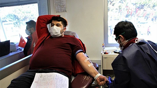 Sokağa çıkma kısıtlamasında 80 gönüllü kan verdi
