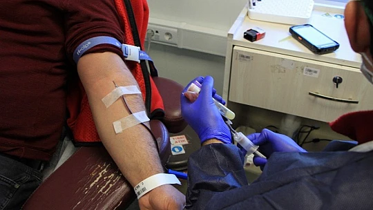 Sokağa çıkma kısıtlamasında 80 gönüllü kan verdi