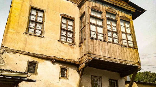 Elazığ'da tarihi konaklar sonbahar renklerine büründü