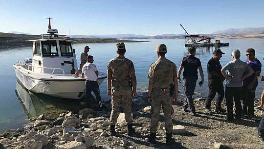Elazığ'da tekneyle birlikte suda kaybolan şahıs 'ROW'  ile aranıyor