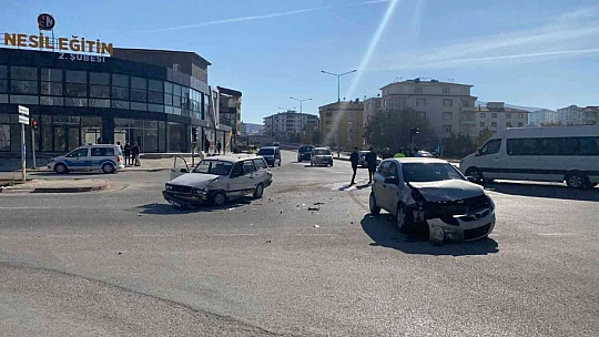 Elazığ'da trafik kazası: 2 yaralı