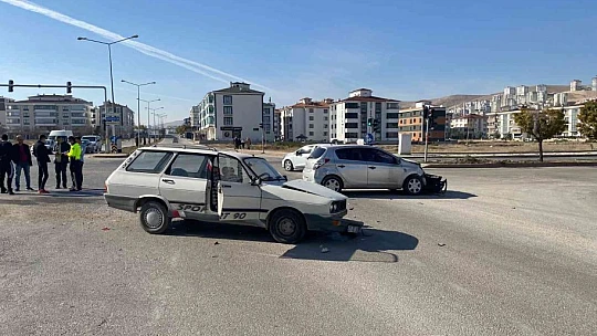 Elazığ'da trafik kazası: 2 yaralı