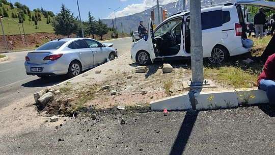 Elazığ'da trafik kazası: 5 yaralı