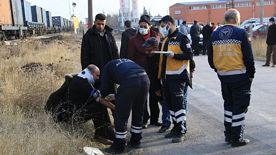 Elazığ'da tren, çarptığı tırı 100 metre sürükledi: 5  yaralı