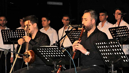 Elazığ'da Türk Halk Müziği Konseri mest etti